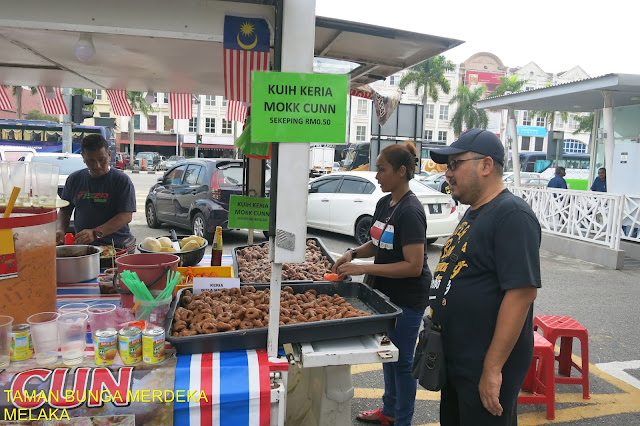 Kuih Keria Gula Melaka Famous - Raffael Roni