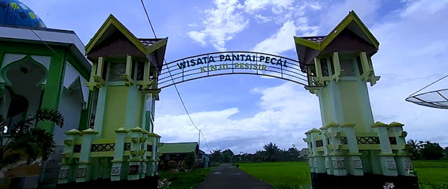 Gapura menuju pantai pecal photo