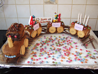 http://lesrecettesdemelanie.blogspot.fr/2010/10/gateau-petit-train.html