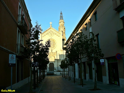 El carrer de l'Església amb l'església de Sant Esteve al fons des del carrer Major. Autor: Carlos Albacete