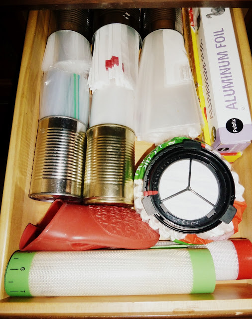 Home Organization: sort your storage bags with cans