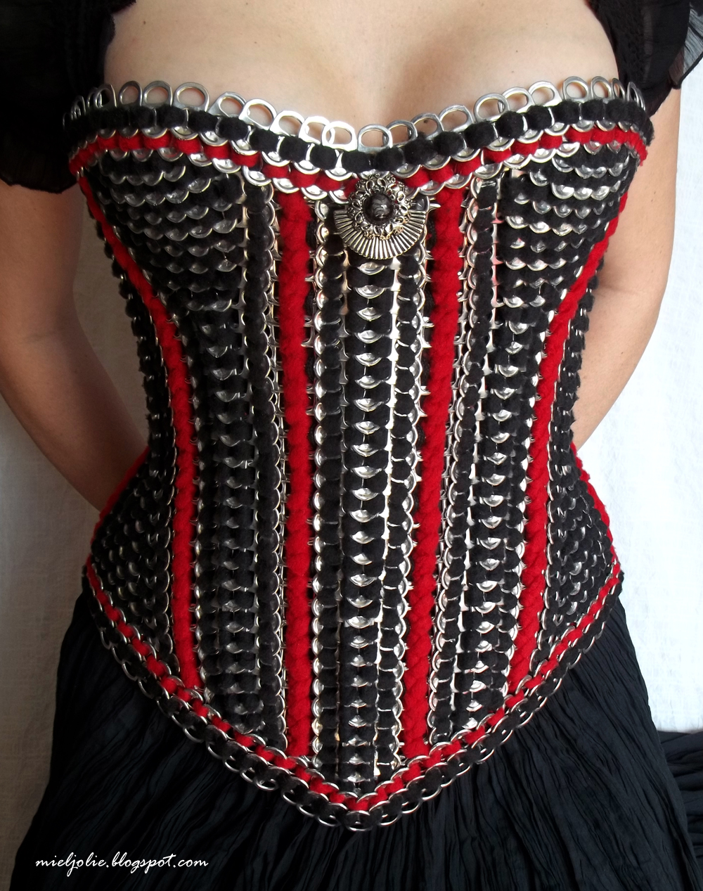 The Art of Can Tabistry: Victorian Hourglass-style Tabistry Corset - Take 2