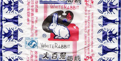 大白兔奶糖: Seven White Rabbit candies is equivalent to one cup of milk