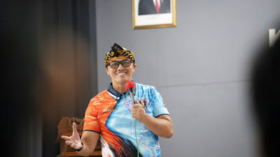 Edwin Senjaya Paparkan Peran Pemuda dalam Demokrasi di Pembinaan Karang Taruna Rancasari