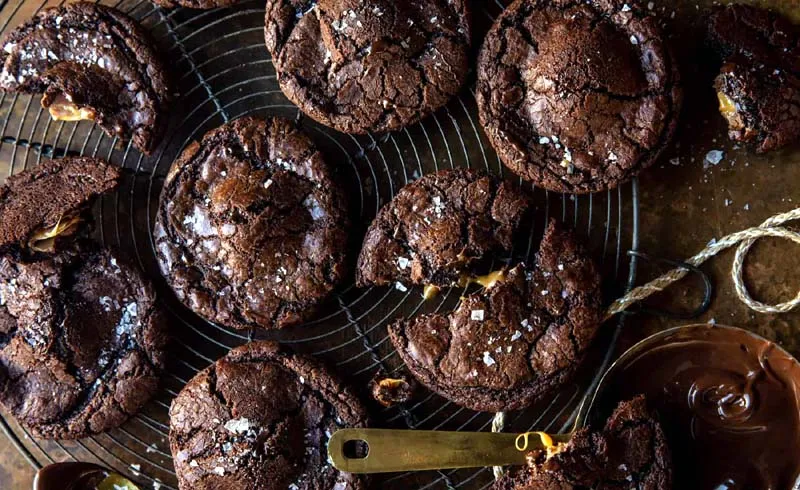 Crinkly Caramel Stuffed Brownie Cookies