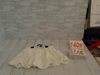 中古品　子供服　１４０ｃｍ　ホワイト　スカート　１１０円