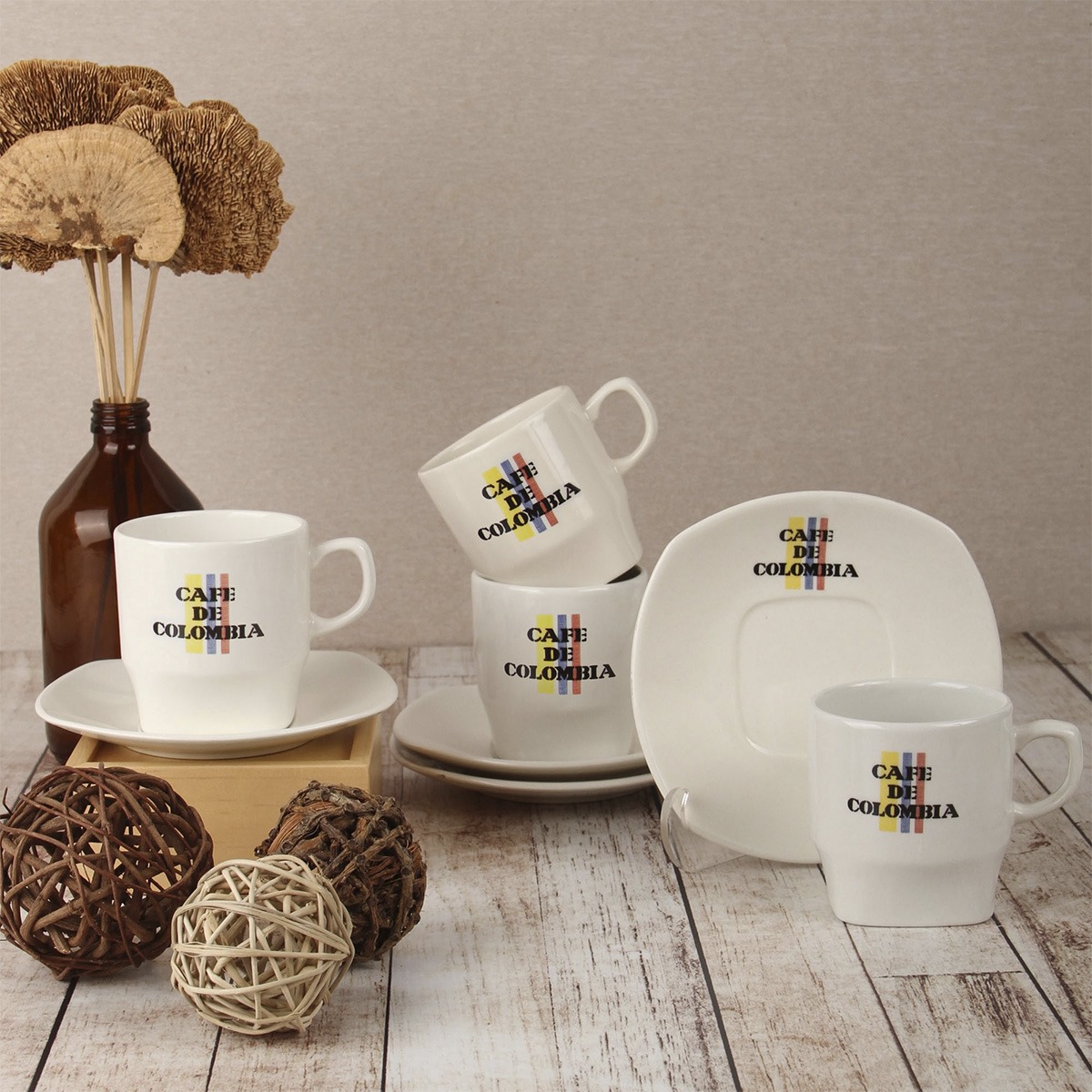 https://www.notasrosas.com/Vajillas Corona ofrece pautas sobre cómo servir el café para disfrutarlo en familia