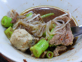 Boat-Noodle-Victory-Monument-Kuay-Tiew-Reau-ก๋วยเตี๋ยวเรือ