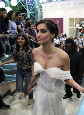 Sonam Kapoor's Hot Beautiful Cleavage boobing pops out of bra skirt dress Unseen Hot Photos
