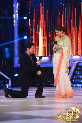 Madhuri Dixit sings for Shriram Nene on the sets of Jhalak Dikhhla Jaa 6