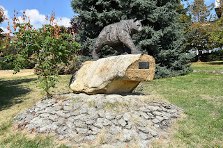 το άγαλμα της Αρκούδας στη Φλώρινα