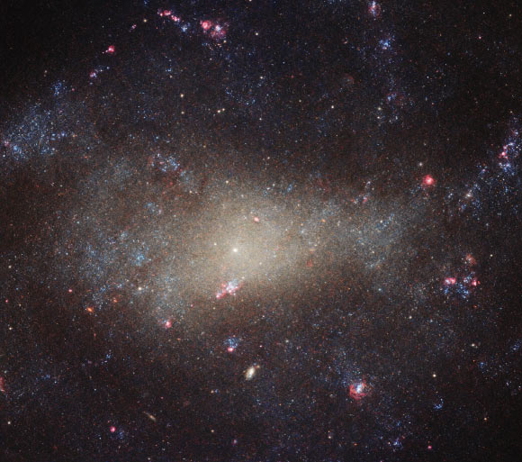 galaksi-spiral-berbatang-NGC-4242-hubble-astronomi