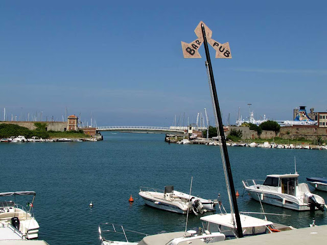 Pub, bar, Darsena Nuova, ponte girevole, scali Novi Lena, Livorno