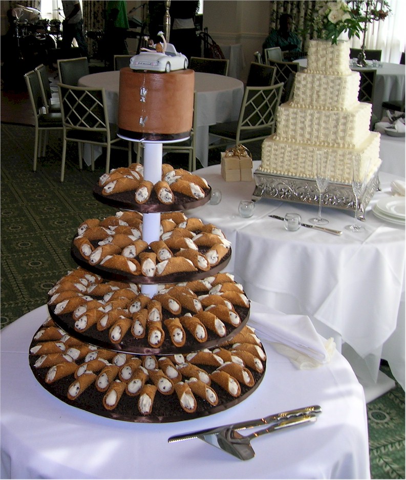 This couple still wanted the traditional wedding cake see the little basket