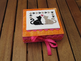 caja, boite, box, cartonnage, point croix, cross stitch, valentine