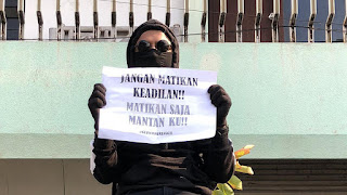 Tulisan Kocak Waktu Demo Mahasiswa di Depan Gedung DPR 2