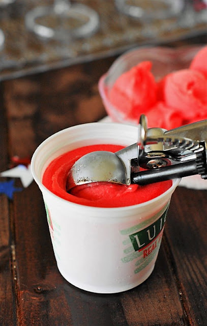  Bring dorsum a favorite childhood please inwards a fun Red White & Blue Italian Ice Champagne Floats {& Kid-Friendly Version}