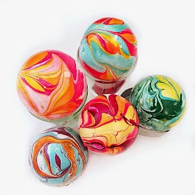 nail polish marble easter eggs- so cool!