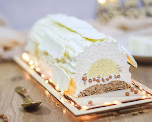 Bûche de Noël toute blanche, vanille, caramel et noix de pécan