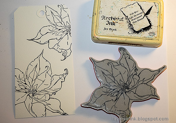 Layers of ink - Poinsettia Watercolor Tag Tutorial by Anna-Karin Evaldsson. Stamp Tim Holtz The Poinsettia.
