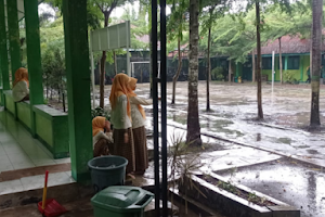 Puisi : Hujan Gerimis di Siang Hari