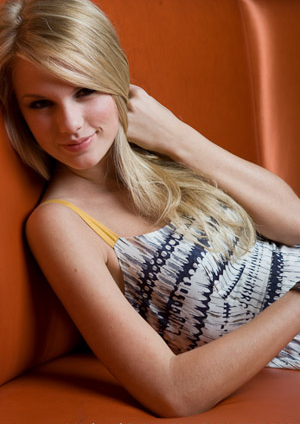 Taylor Swift Natural Hair, Long Hairstyle 2011, Hairstyle 2011, New Long Hairstyle 2011, Celebrity Long Hairstyles 2011