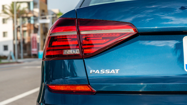 2018 VOLKSWAGEN PASSAT - Six-Cylinder GT Model