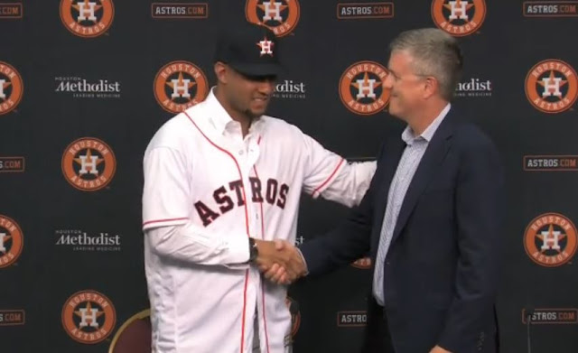 Presentado Yulieski Gurriel oficialmente por los Astros de Houston