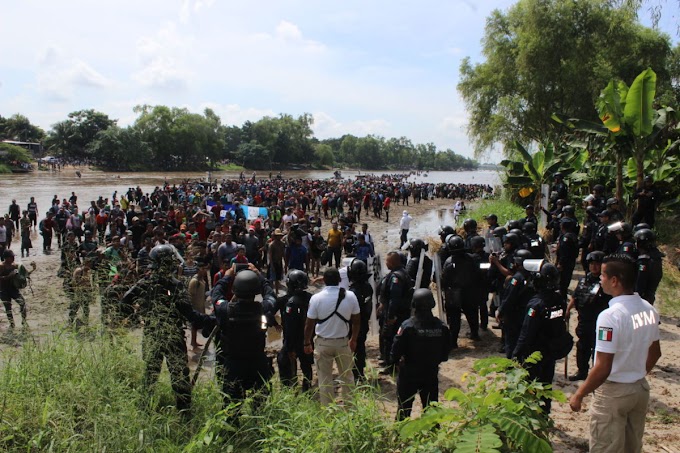 Mundo/ Agentes fronterizos ensayan antimotines por avance de Caravana Migrante a EEUU