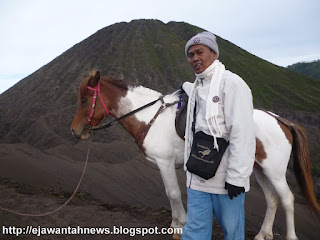 http://ejawantahnews.blogspot.com/2012/01/gunung-bromo-dan-keindahan-fenomena.html