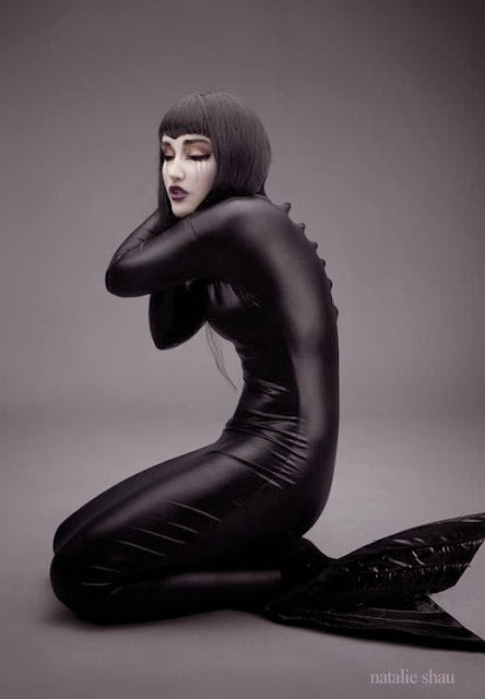 Fetish Inspirations : Blask Mermaid - Natalie Shau