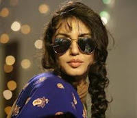 Huma Qureshi, aviator glasses