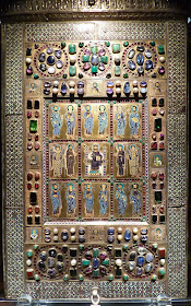 Νέες φωτογραφίες από τη βυζαντινή σταυροθήκη του Limbourg http://leipsanothiki.blogspot.be/