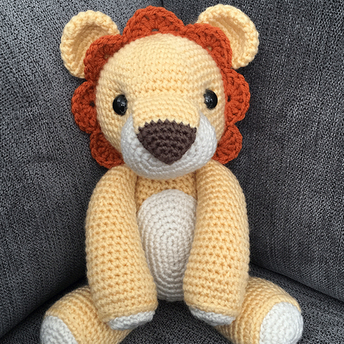 Laurence the Lion - Free Amigurumi Pattern