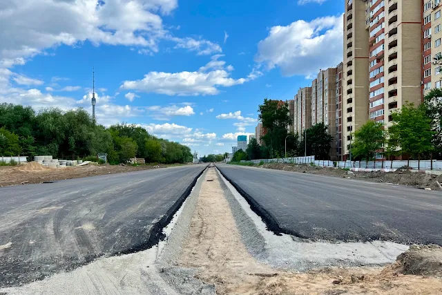 улица Милашенкова, дворы, строящаяся автотрасса