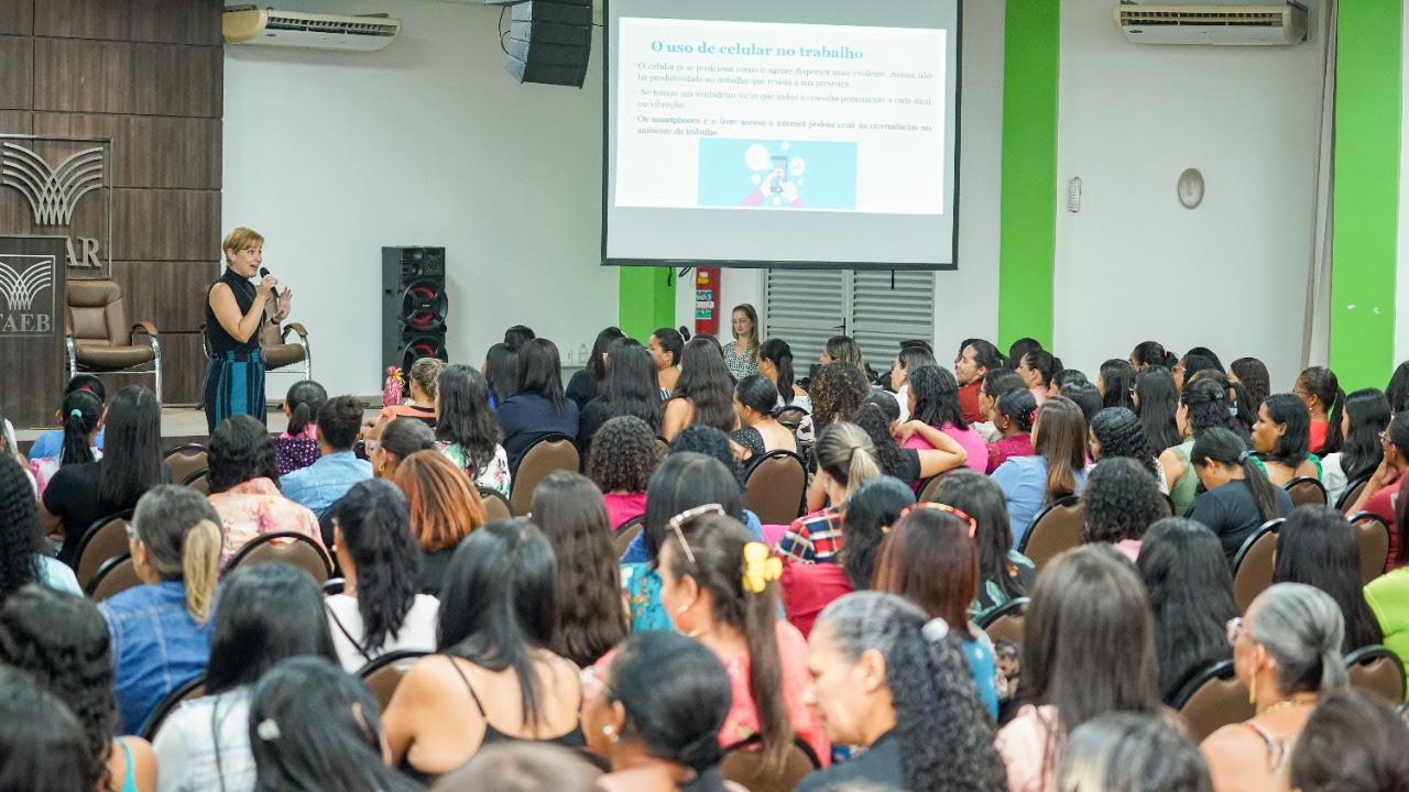 Em Luís Eduardo Magalhães, Monitores da Educação participam de palestra sobre comportamento ético e relações de trabalho