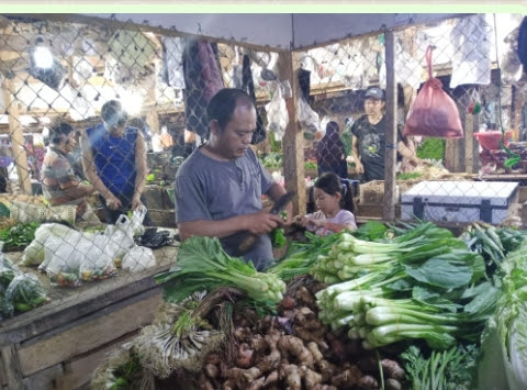Menjelang Hari raya Harga Komoditas Pangan Cabai Dan Sayuran Di Pasar Loji Karawang Melonjak Naik