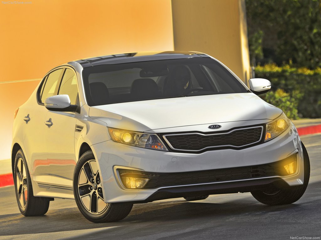 Kia Motors Corporation premiered the hybrid version of its new Optima sedan 