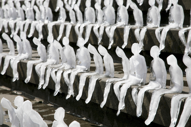 9.) Somebody spilled something on me! Oh wait, that's just him melting. - Amazing Ice Sculptures That Put Edward Scissorhands To Shame.