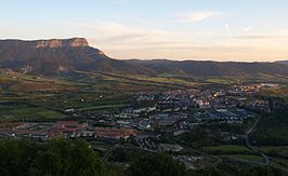 Panorámica de Jaca a los pies de la peña Oroel desde el Fuerte de Rapitán.