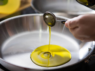 healthiest cooking oils, healthy oils to cook with, how to, coconut oil, olive oil, butter, is butter healthy, healthy cooking, 