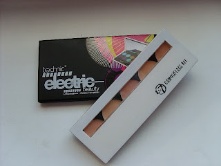 Paletka 12 cieni Technic Electric Beauty Camouflage Kit Cream Concealer Palette firmy W7