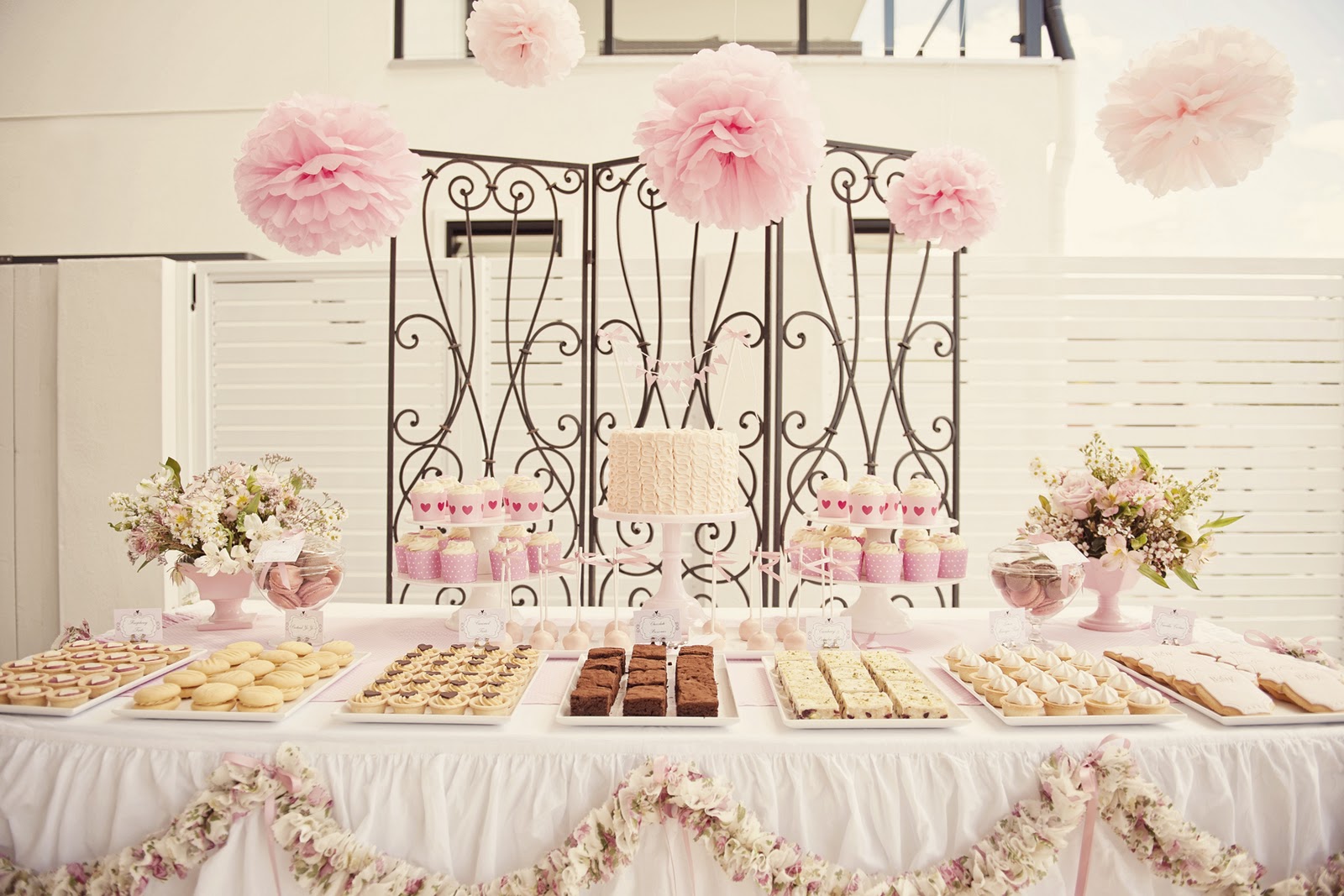 pink vintage wedding cake Silver Sixpence - Vintage Style Weddings