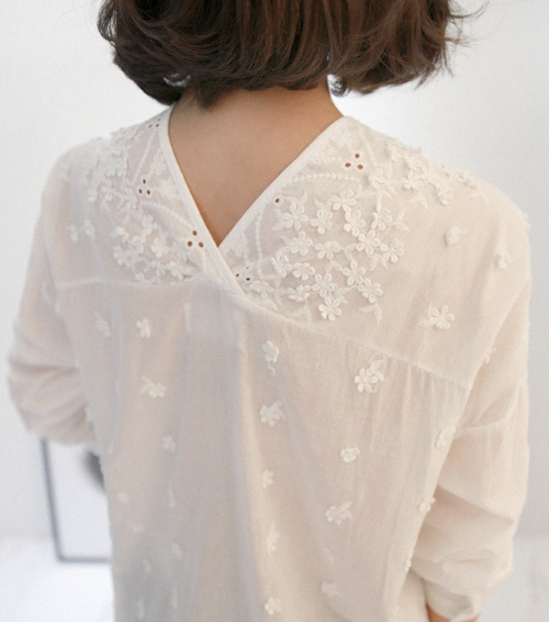  Ivory Floral Applique Blouse