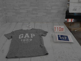 中古品　子供服　１１０ｃｍ　GAP　グレー　半袖Tシャツ　１９８円