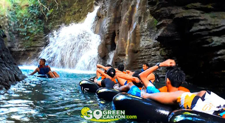 pesona unik river tubing green santirah selasari