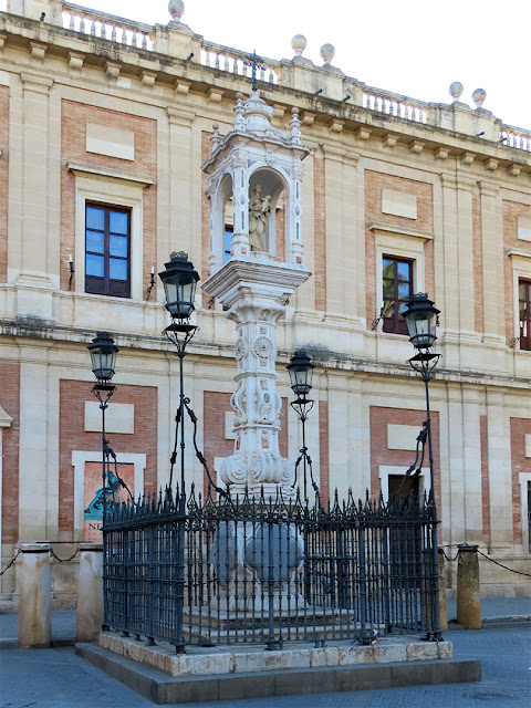 Templete del Triunfo de Nuestra Señora del Patrocinio by José Tomás Zambrano, Calle Santo Tomás, Seville