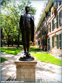 Old Campus de la Universidad de Yale: Nathan Hale