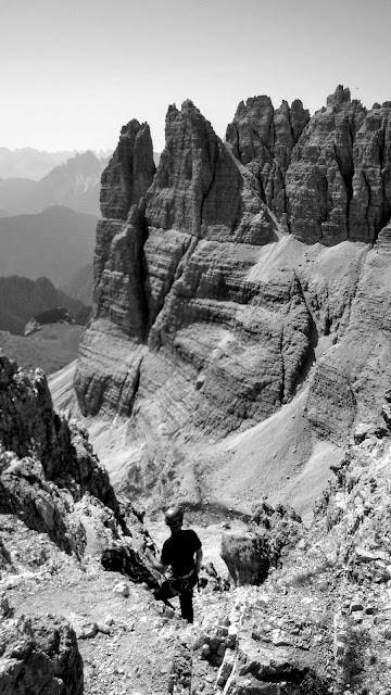Subida al monte paterno por la via ferrata innerkofler. vista durante la ascension. Dolomitas alpes italia