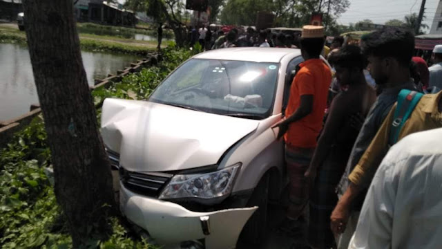 মাহিন্দ্রাকে বাচাতে প্রাইভেট কার খাদে||আহত ৩